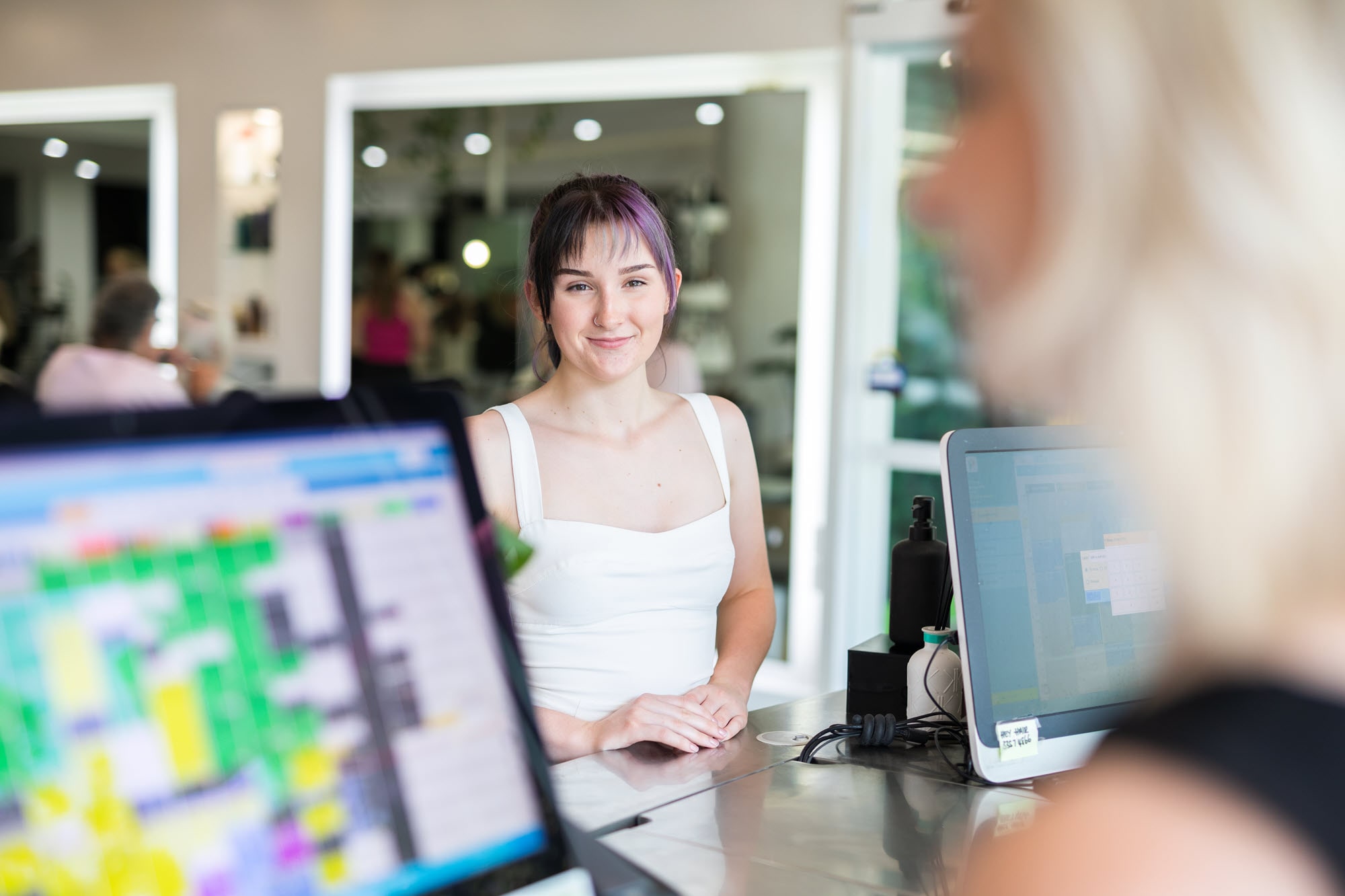 Front desk-min