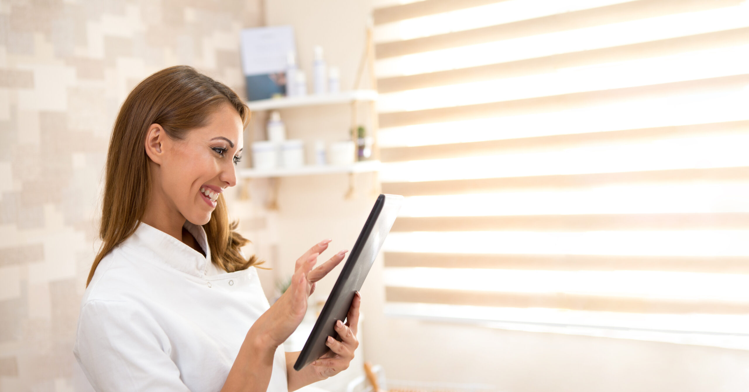 Aesthetic Clinic Scheduling Software: How to Handle Multi-Location, Multi-Provider Bookings Without the Chaos